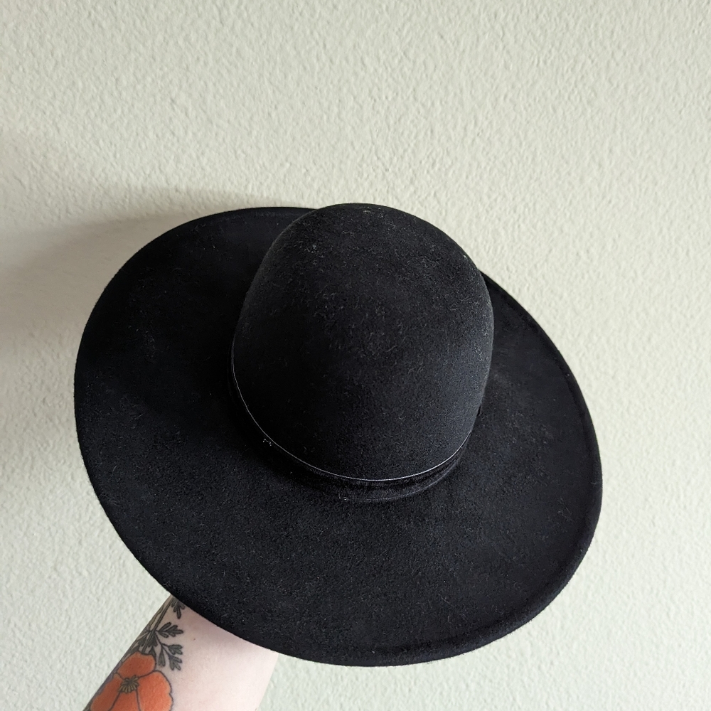 Women's felt flat brim hat